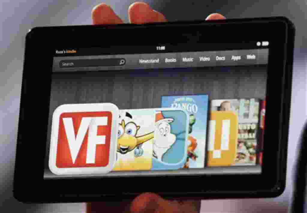 El tablet “Kindle Fire” de 17.78 cm y 146 onzas, se puede conectar a la web inalámbricamente, pero no tiene 3G.