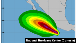 La tormenta tropical Dora se acerca a la costa oeste de México, el domingo, 25 de junio de 2016.