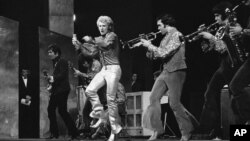 Johnny Hallyday en scène, Palais de Chaillot, Paris, France, le 16 décembre 1967.