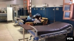 Pacientes en condiciones infrahumanas en el Centro Oncológico “Luis Razetti”, Caracas, Venezuela. [Foto: Álvaro Algarra/VOA].