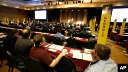 Delegates listen to speeches in the main hall at the National Libertarian Party Convention, May 27, 2016, in Orlando, Florida.