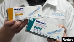 Un farmacéutico muestra cajas de Ozempic, un medicamento inyectable de semaglutida utilizado para tratar la diabetes tipo 2 fabricado por Novo Nordisk, en Rock Canyon Pharmacy en Provo, Utah, EEUU, el 29 de marzo de 2023.