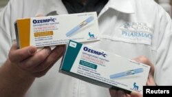 Un farmacéutico muestra cajas de Ozempic, un medicamento inyectable de semaglutida utilizado para tratar la diabetes tipo 2 fabricado por Novo Nordisk, en Rock Canyon Pharmacy en Provo, Utah, EEUU, el 29 de marzo de 2023.