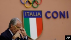 Le président du Comité olympique italien Giovanni Malago parle au cours d'une conférence de presse à Rome, 11 octobre 2016.