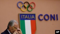 ដូន​ជីកាន់​ព្រះពុទ្ធសាសនា​កំពុង​បួង​សួង​ក្នុង​ពិធី​មួយ​នៅ​វត្ត&nbsp;Tam Chuc ក្នុង​ខេត្ត​&nbsp;Ha Nam ប្រទេស​វៀតណាម មុន​ថ្ងៃ​វិសាខ​បូជាមក​ដល់។