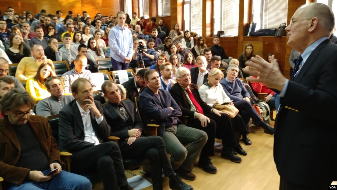 Profesor Džon Miršajmer sa Univerziteta u Čikagu održava predavanje "Budućnost politike velikih sila u 21. veku" na Fakultetu političkih nauka u Beogradu, 4. decembra 2019. (Foto: Veljko Popović, VoA)