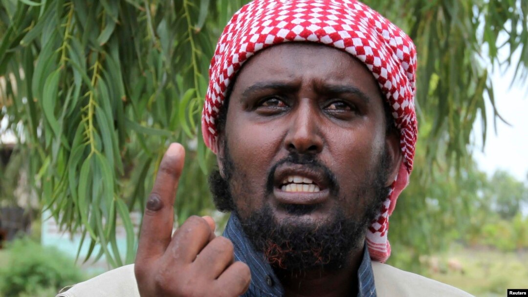 Juru bicara kelompok militan al-Shabab, Sheikh Ali Mohamud Rage di pinggiran ibukota Mogadishu (foto: dok).