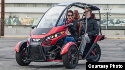 Arcimoto, kendaraan elektrik tiga roda yang dirancang sebagai mobil penumpang (foto courtesy: Arcimoto.com). 