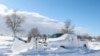 Una barredora de nieve atrapara por la tormenta invernal en Búfalo, Nueva York, el 24 de diciembre de 2022.