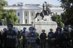 La policía militar reforzó a las fuerzas del orden en la ciudad de Washington DC para contener las manifestaciones por el asesinato del afroamericano George Floyd.