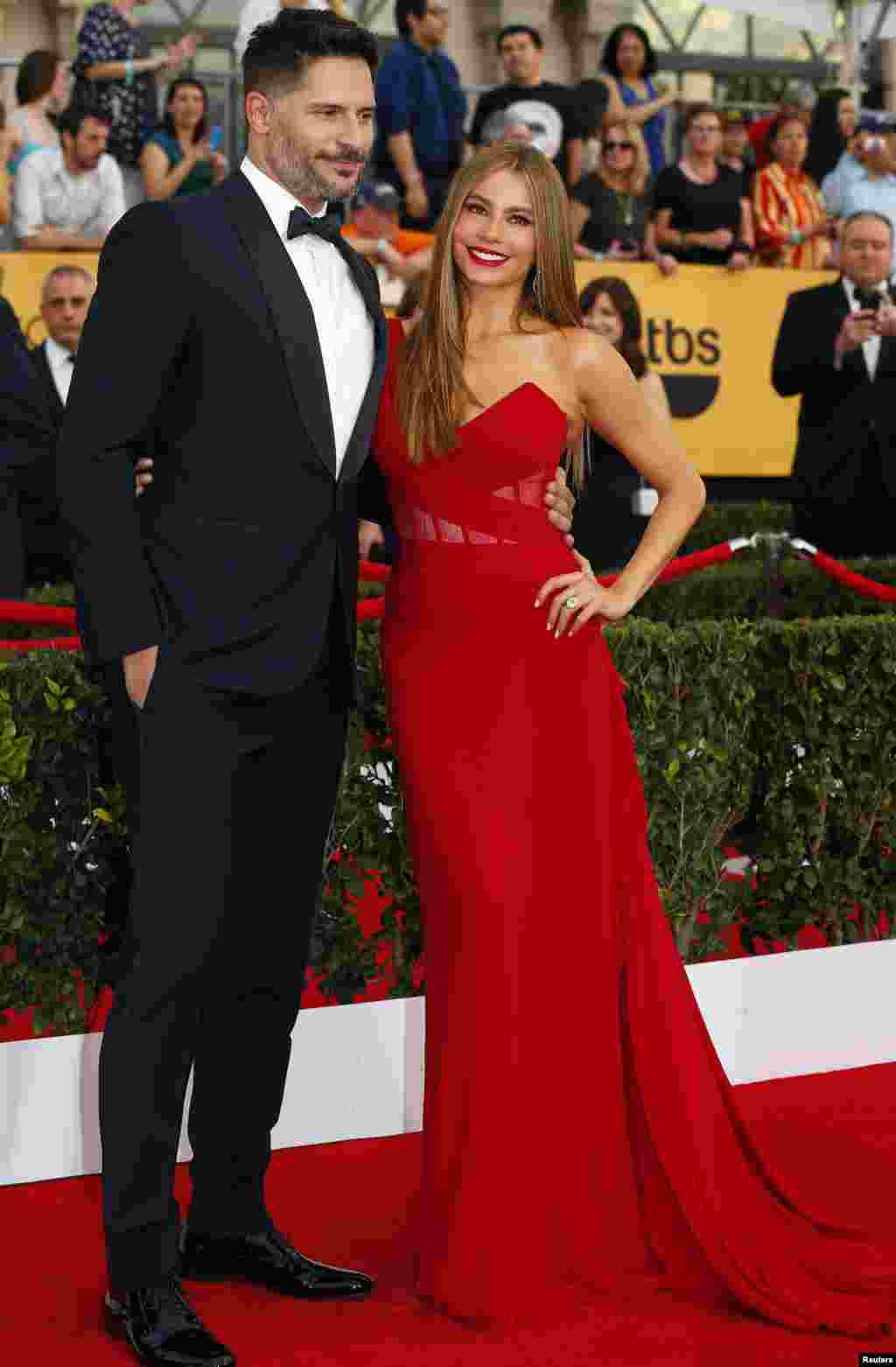 Actor Joe Manganiello e a actriz Sofia Vergara da série "Modern Family" na 21ª cerimónia anual do Screen Actors Guild Awards, Los Angeles, Califórnia Jan 25, 2015. 