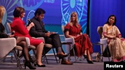 Ivanka Trump, kedua dari kanan, menjadi salah satu pembicara pada KTT Kewirausahaan Global atau Global Entrepreneurship Summit diHyderabad, India, Rabu (29/11). 