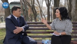 Khidirnazar Allakulov, leader of the new political group the "Truth and Development" Social Democratic Party, talks with VOA's Navbahor Imamova in Tashkent, Uzbekistan. (VOA)