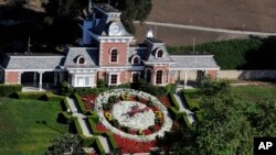 En 1987, el cantante Michael Jackson adquirió el rancho por la suma de $19,5 millones de dólares y la bautizó como ‘Neverland’.