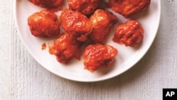 Score a Slam Dunk with the Return of Applebee’s 25¢ Boneless Wings