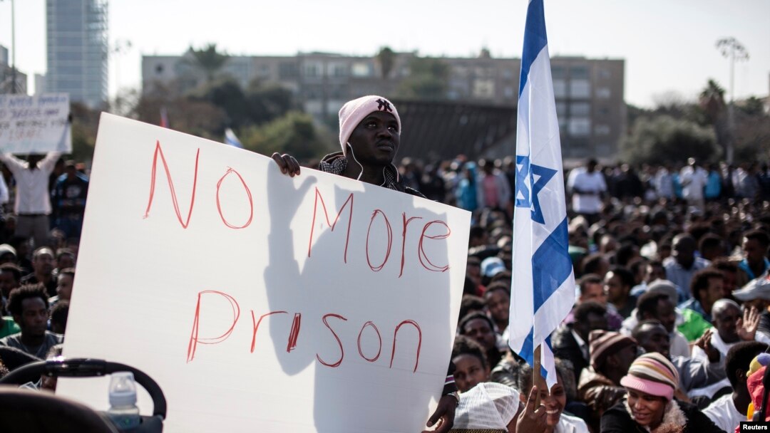 Imigran Afrika menggelar aksi protes di Lapangan Rabin, Tel Aviv (5/1).