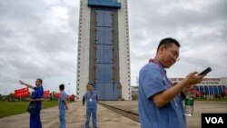 Trabajadores chinos en la base espacial de Wenchang, en la provincia de Hainan, el 23 de noviembre de 2020.