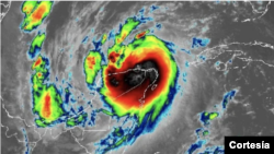  Zeta dejó la noche del domingo su posición estacionaria, ahora avanza por el Mar Caribe hacia la Península de Yucatán. Foto: NOAA.