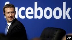 Mark Zuckerberg, reconoció a periodistas que el número estimado de usuarios afectados por el compartimiento inapropiado de datos con una empresa británica es 30 millones más de lo que se había anunciado.