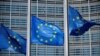 Ilustracija - Zastave Evropske unije ispred zgrade Evropske komisije u Briselu (REUTERS/Johanna Geron)