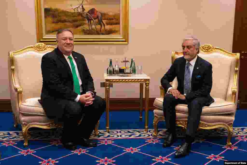وزیر خارجه آمریکا همچنین با عبدالله عبدالله، رئیس شورای عالی برای آشتی ملی افغانستان دیدار و گفتگو کرد
