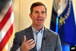 Gubernur Kentucky Andy Beshear saat wawancara di Kentucky State Capitol di Frankfort, Ky., Senin, 22 Juli 2024. (Timothy D. Easley/AP)