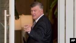 Attorney for Paul Manafort, Kevin Downing, walks into a hotel near federal court before a hearing in the criminal case against the former Trump campaign chairman, in Alexandria, Va., Oct. 19, 2018.