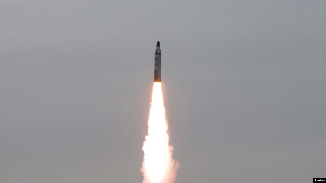 Peluncuran misil Korea Utara (Foto: KCNA/dok)