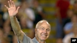 FILE - Former Green Bay Packers quarterback Bart Starr waves to the crowd at the newly renovated Lambeau Field in Green Bay, Wisconsin, Sept. 6, 2003.