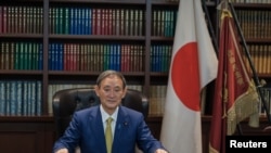 Yoshihide Suga, jefe de gabinete de Japón, posa para una foto en Tokio, el 14 de septiembre de 2020.