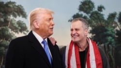 Presiden Amerika Serikat Donald Trump menyambut guru sekolah Amerika Marc Fogel di Gedung Putih di Washington, D.C., 11 Februari 2025. (Kevin Lamarque/REUTERS)