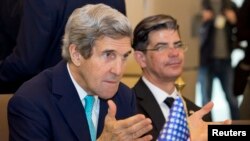 El secretario de Estado, John Kerry durante su visita a Algeria. Kerry canceló el martes un encuentro con la autoridad palestina Mahmoud Abbas.