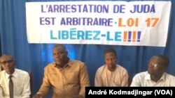 Mobilisation des journalistes pour demander la libération d'Allahodoum Judas à N'Djamena, Tchad, le 6 novembre 2017. (VOA/André Kodmadjingar)