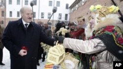 Belarusian President Alexander Lukashenko visits Mir Castle Complex in Grodno region, 16 Dec 2010