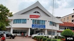 ລາຍການກະຈາຍສຽງຂອງວີໂອເອ ລາວ: ຍິງສາວລາວສອງຄົນ ທີ່ພາຜູ້ຊາຍໄທທ່ຽວໃນລາວ ແລະຕໍາຫລວດຄົນນຶ່ງຖືກຕັດສິນຈໍາຄຸກຖານເປັນຕົ້ນເຫດກໍ່ໃຫ້ເກີດການລະບາດຂອງພະຍາດຮ້າຍແຮງຢູ່ໃນລາວ