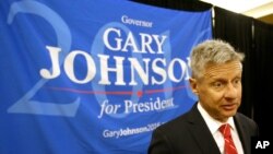 Kandidat presiden AS dari Partai Libertarian, Gary Johnson, berbicara dengan para pendukungnya di Orlando, Florida (27/5). (AP/John Raoux)