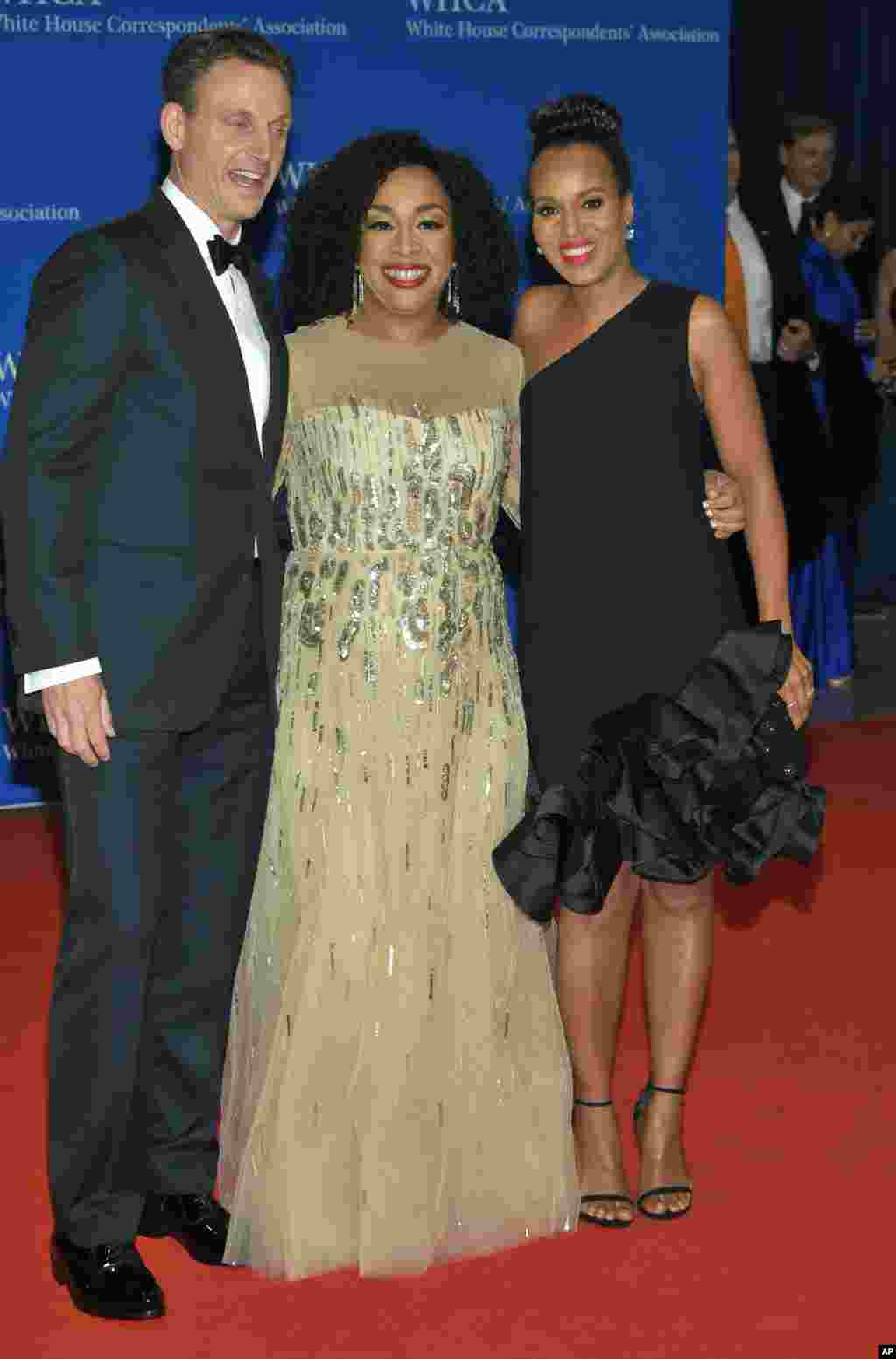 From left, Tony Goldwyn, Shonda Rhimes and Kerry Washington arrive at the White House Correspondents' Association Dinner at the Washington Hilton Hotel in Washington, April 30, 2016.