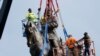 Statue of Robert E. Lee Comes Down After 131 Years 