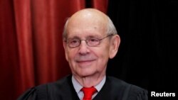 La jubilación de Stephen Breyer permitiría al presidente Biden ocupar una vacante que se comprometió a llenar con la primera mujer negra. [Foto de archivo]