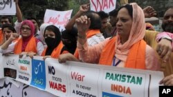 Des membres du Forum de la société civile pakistanaise manifestant pour la paix, après les récents incidents entre le Pakistan et l'Inde sur le Cachemire, Lahore, Pakistan, le 28 septembre 2016. (AP Photo/K.M. Chaudary) 