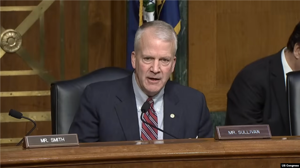 美国国会及行政当局中国委员会主席、来自阿拉斯加州的共和党籍联邦参议员丹·沙利文(Dan Sullivan)主持一场主题为“中国对宗教的战争:对宗教自由的威胁及其对美国的重要性”的听证会。(2025年11月20日)