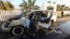 Sebuah kendaraan yang digunakan pegawai World Central Kitchen (WCK), termasuk warga asing, tewas dalam serangan udara Israel di Deir Al-Balah, di Gaza tengah, Jalur Gaza, 2 April 2024. (Foto: REUTERS/Ahmed Zakot)