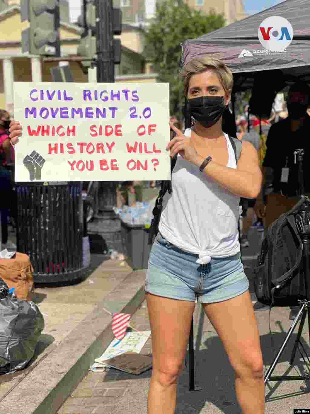 Movimiento de los derechos civiles, versi&#243;n 2 &#191;En qu&#233; lado de la historia estar&#225;s?, dice el cartel de esta manifestante en una protesta el s&#225;bado 6 de junio de 2020 en Washington, D.C.