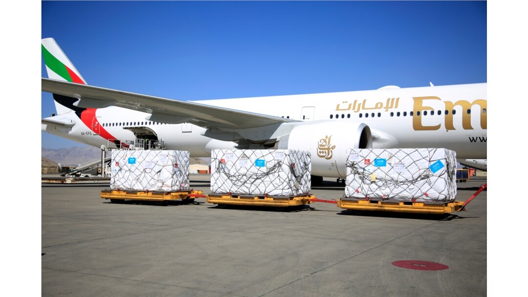 Bantuan 1,4 juta dosis vaksin COVID-19 produksi Johnson & Johnson tiba di bandara Hamid Karzai, Afghanitan (foto: dok).