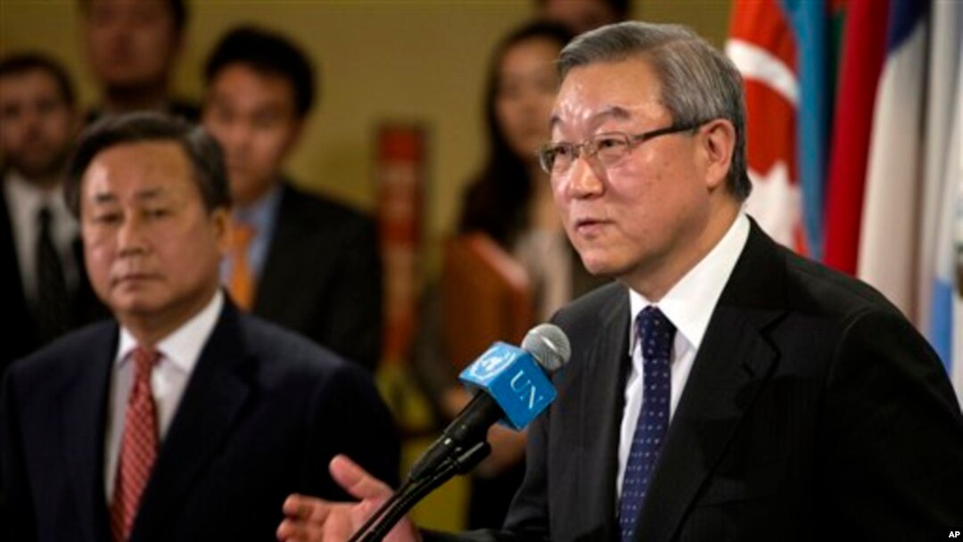 Ngoại trưởng Kim Sung-hwan của Nam Triều Tiên tuyên bố Bắc Triều Tiên sẽ phải chịu trách nhiệm về bất cứ hậu quả nào của hành động khiêu khích này.