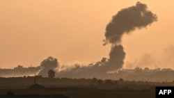 资料照片: 2023年10月30日以色列轰炸加沙地带北部后的浓烟
