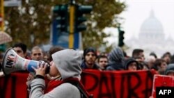 Mijëra studentë protestues bllokuan qendrën e Romës