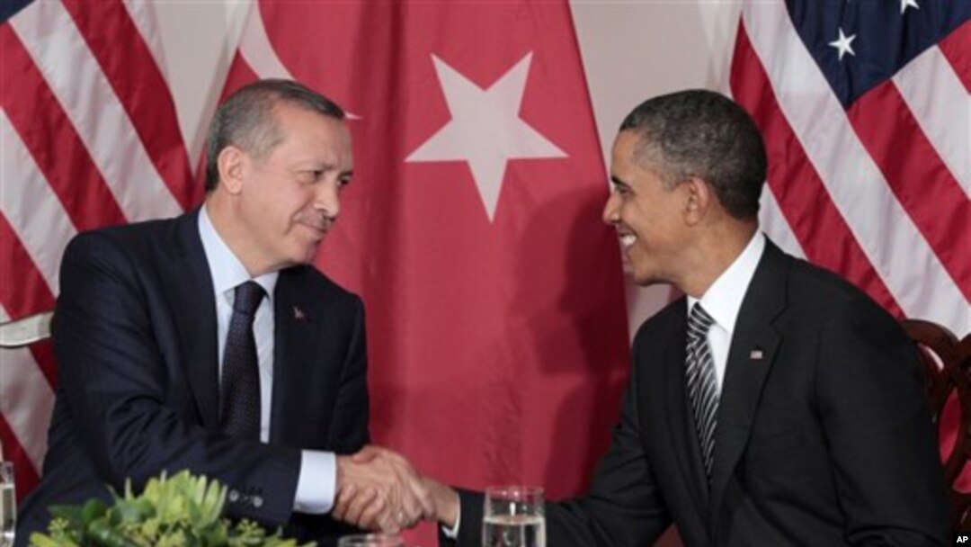 Turkiya bosh vaziri Rajab Toyib Erdog'an (chapda) va AQSh prezidenti Barak Obama