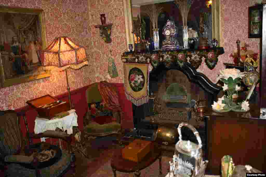 Victorian hosts entertained in a gloomy drawing room crowded with elaborately patterned wooden chairs, thick carpets, massive mirrors rimmed with gold, sparkling silver cutlery and polished ebony tables. Photo by Darren Taylor.