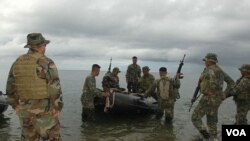 Angkatan Laut AS dan Filipina mengadakan latihan militer bersama untuk meningkatkan kewaspadaan di Laut Cina selatan (foto: dok).